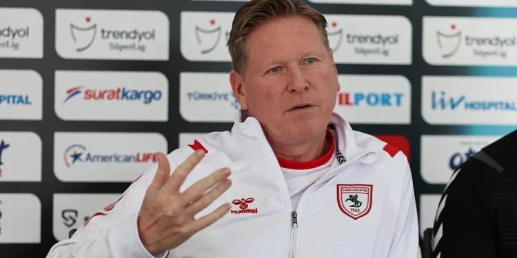 Samsunspor Teknik Direktörü Markus Gisdol: “Trabzonspor’a göre yaptığımız hazırlıkları değiştirmek zorunda kaldık”
