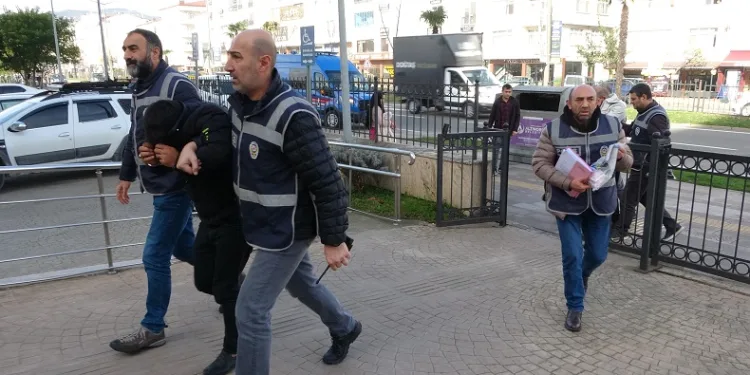 Sahte Cumhuriyet altını ile kuyumcuları dolandıran şahıs tutuklandı