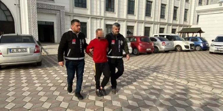 Akrabasını göğsünden bıçaklayarak öldüren zanlı tutuklandı