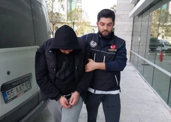 Uyuşturucu ve silahla yakalandı