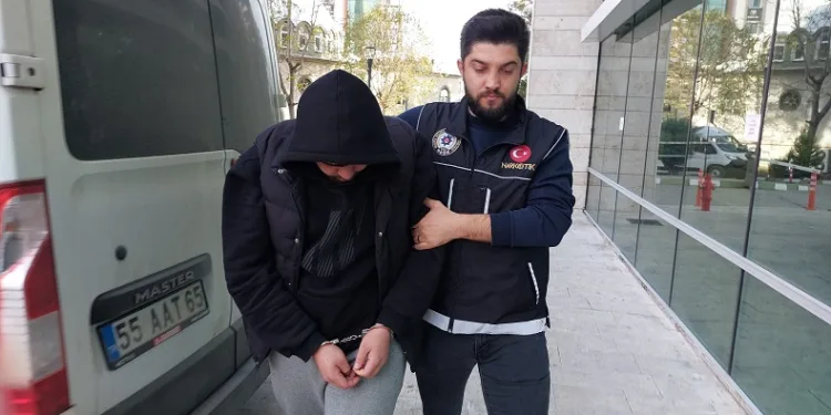 Uyuşturucu ve silahla yakalandı