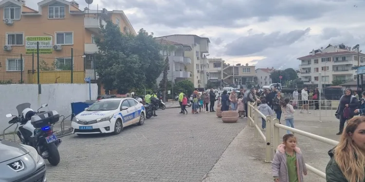 Okul çıkışlarında denetimler devam ediyor
