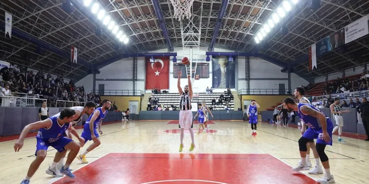 Sakarya Büyükşehir Basket Etimetsgut’u ağırlıyor
