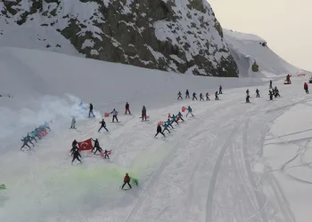 Hakkari’de kayak sezonu açıldı