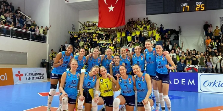 Fenerbahçe Opet, ligde ilk yarıyı lider tamamladı