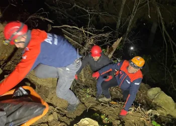 Artvin’de orman işçisi uçuruma yuvarlanarak öldü