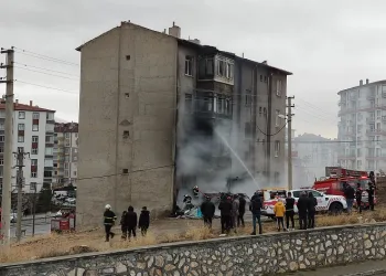 4 katlı binada yangın paniği