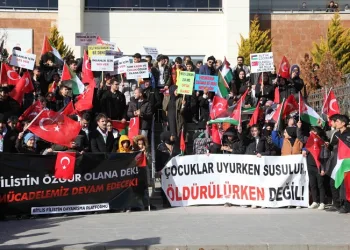 Filistin için Ahlat’ta yürüyüş yapıldı