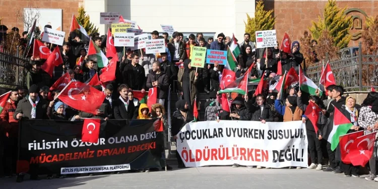 Filistin için Ahlat’ta yürüyüş yapıldı