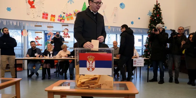 Sırbistan’da halk erken genel seçim için sandık başında