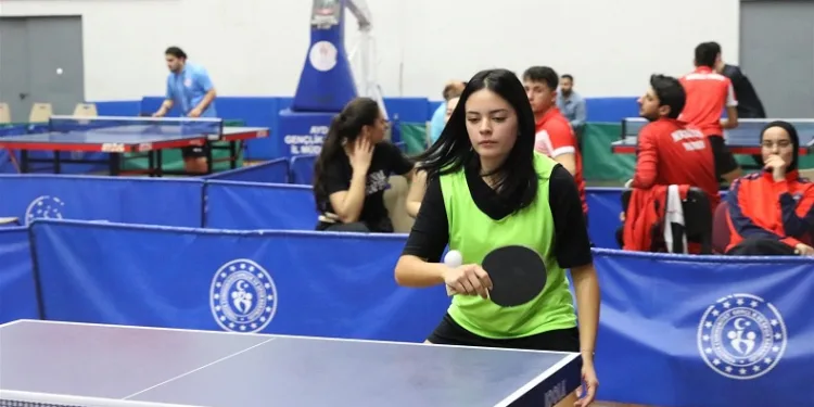 Aydın’da üniversiteli gençler şampiyonluk için ter döktü