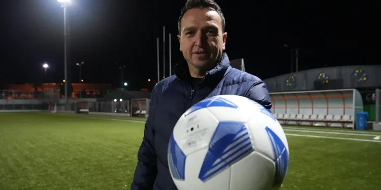 Teknik direktörüne kızıp futbolu bıraktı, kendisi hoca olup 7 kupa kazandı