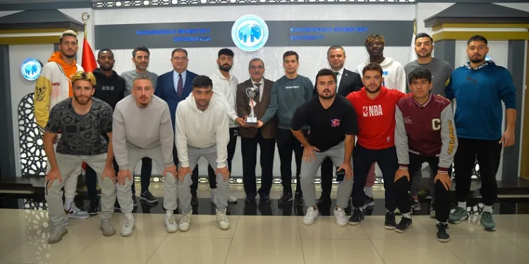 KMÜ futbol takımı şampiyon oldu
