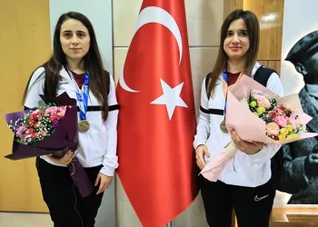 Denizli’nin milli gururları evine döndü