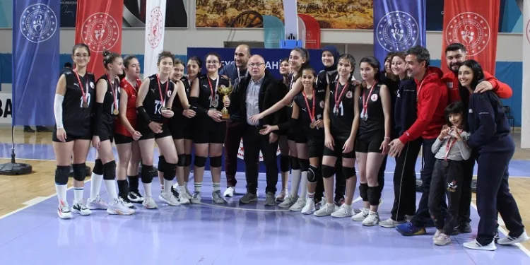 Küçük Kızlar Voleybol müsabakaları sona erdi