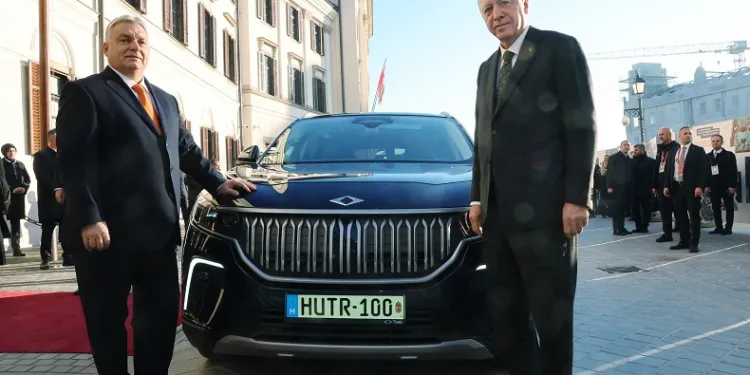 Cumhurbaşkanı Erdoğan, Macaristan Başbakanı Orban’a Togg hediye etti