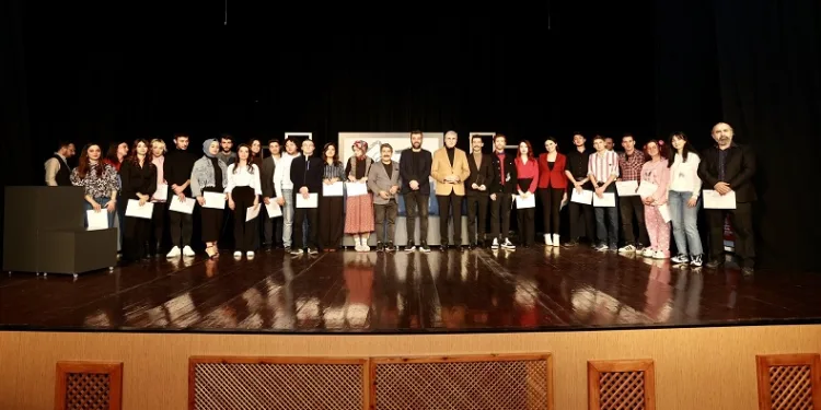 Sakarya Büyükşehir Tiyatro Okulu mezunlarını uğurladı