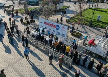 Gaziosmanpaşalı vatandaşlara 3 ton balık dağıtıldı