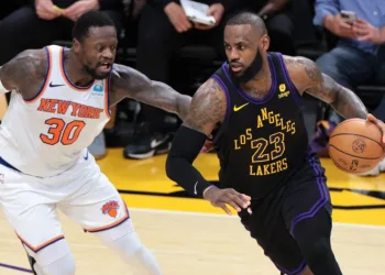 NBA’de LeBron James’in triple-double performansı Lakers’a yetmedi