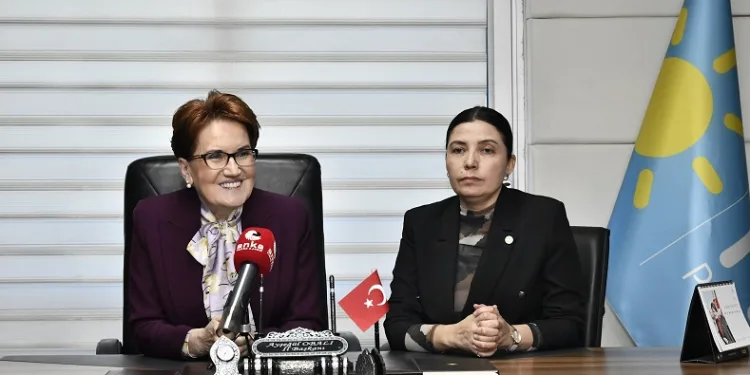 İYİ Parti Genel Başkanı Akşener Uşak İl Teşkilatını ziyaret etti