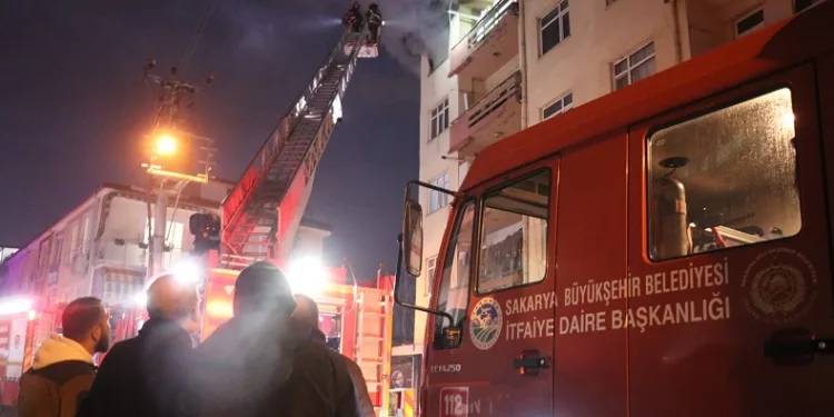 5 katlı binada korkutan yangın