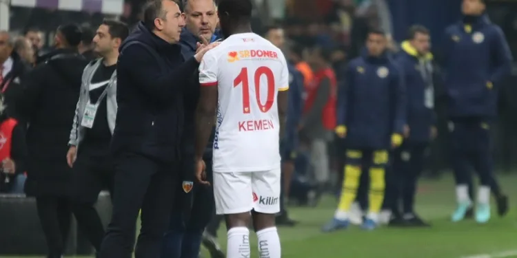 Kayserispor Teknik Direktörü Recep Uçar: “Bu mücadelenin karşılığı en azından 1 puan olabilirdi”