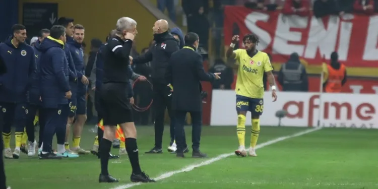 Fenerbahçe derbi öncesi 2 oyuncusunu kaybetti