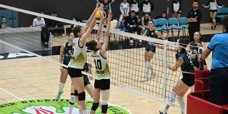 Manisa BBSK Sultanları set vermedi