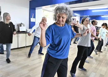 Muratpaşa’da 60 yaş üzerine modern dans eğitimi