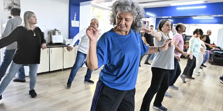Muratpaşa’da 60 yaş üzerine modern dans eğitimi