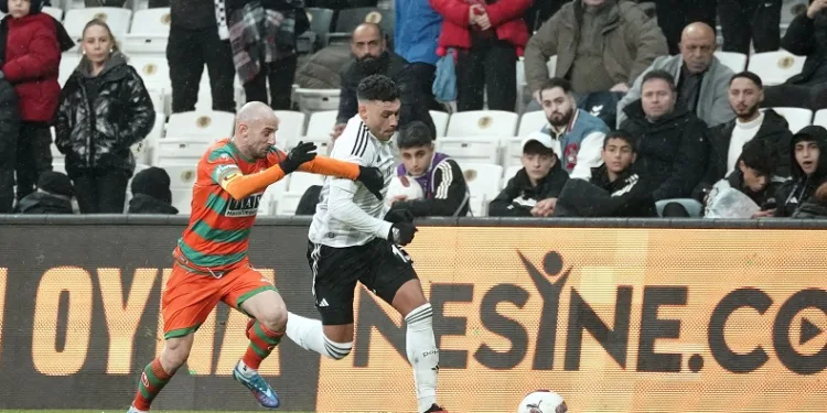 Beşiktaş: “Oxlade-Chamberlain’in uyluk arka adalesinde tam kat yırtık tespit edilmiştir”