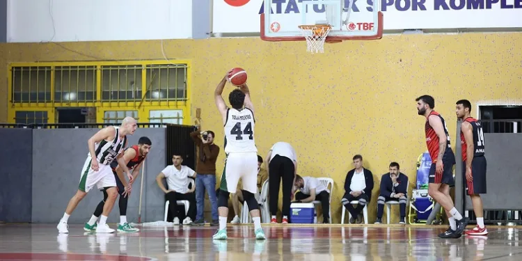 Sakarya Büyükşehir basketbol ilk yarının son maçına İstanbul’da çıkıyor