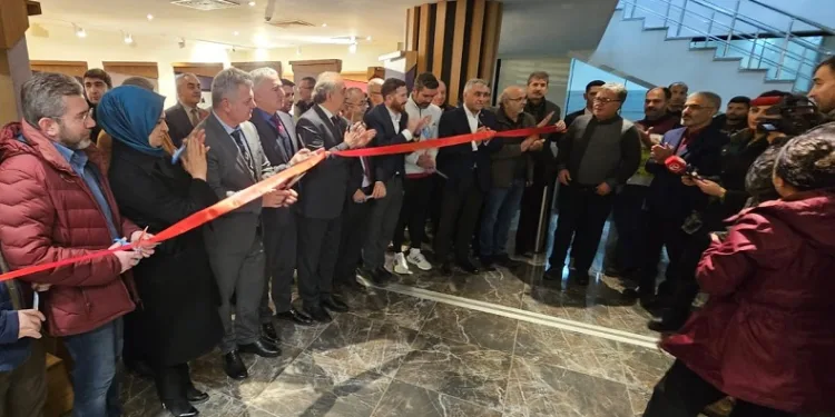‘Konuşan Çizgiler’ karikatür sergisi açıldı