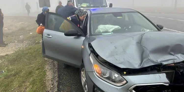 Zincirleme trafik kazası: 3 yaralı