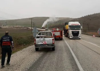 Oksijen tüpü yüklü kamyonda panik anları