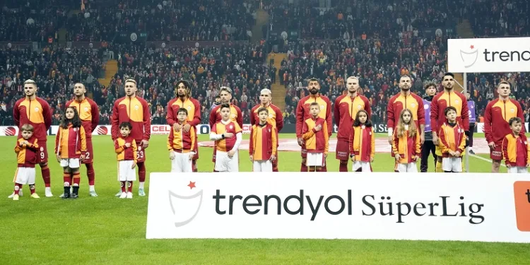 Galatasaray liderlik için derbiye çıkacak