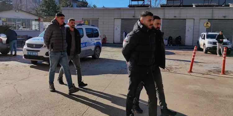 İstanbul’dan Bursa’ya uyuşturucu getiren şahıslar yakalandı