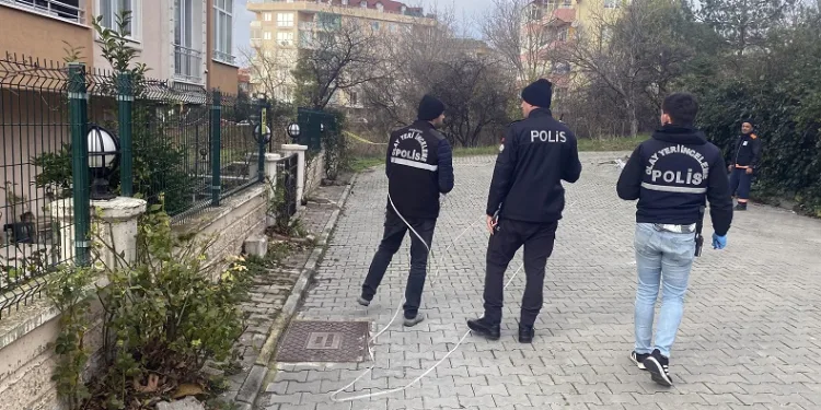 Apartmanın karşısında el bombası bulundu