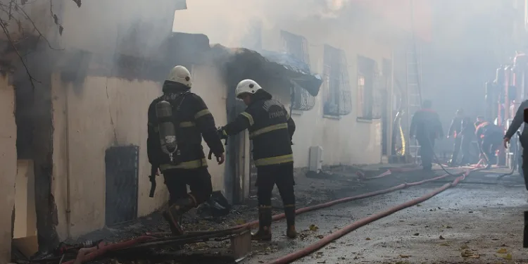 Kahramanmaraş’ta eve sıçrayan yangın korkuttu