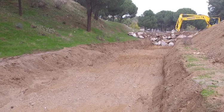 Salihli’de 2 kilometrelik dere temizlendi