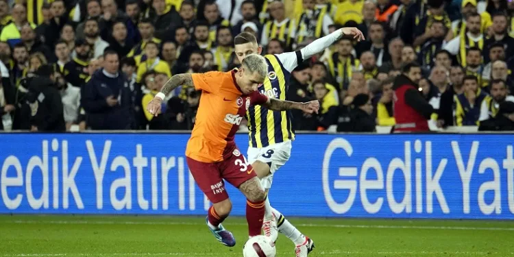 Lucas Torreira ve Sacha Boey cezalı duruma düştü