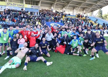 Yılmaz Vural yönetimindeki Menemen FK, play-off hattında