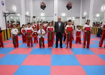 Kick boks sporcuları kuşak sevinci yaşadı
