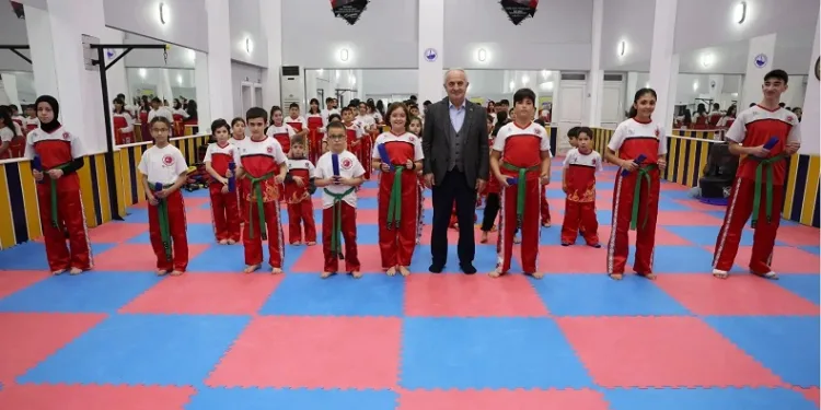 Kick boks sporcuları kuşak sevinci yaşadı