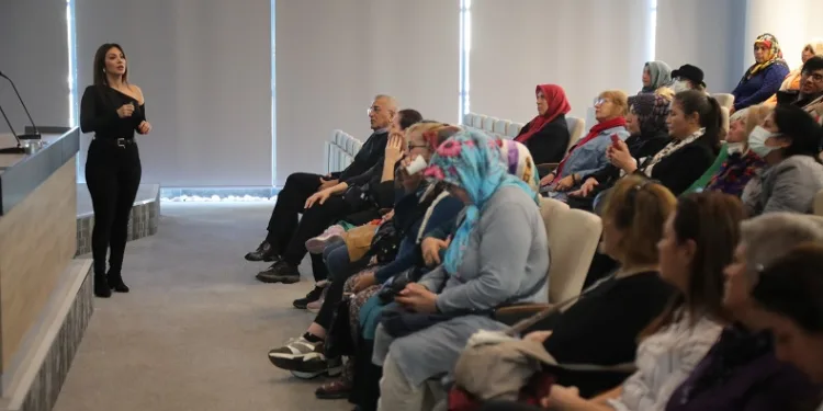 Üretici kadınlar, satış teknikleri eğitimi aldı