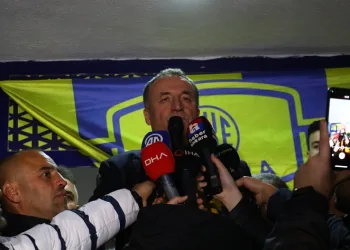 Faruk Koca: “Türkiye’deki şehitlerin gündemini aldığım için üzüntümü ifade etmek isterim”