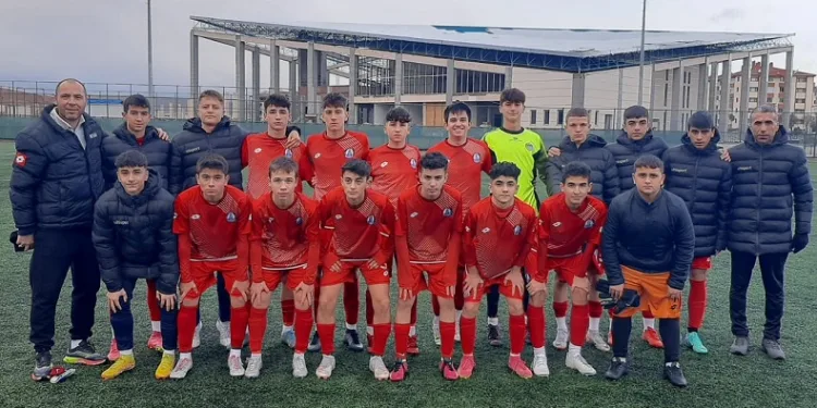 Sincan Belediyespor U-15 takımı profesyonel grupta şampiyon oldu