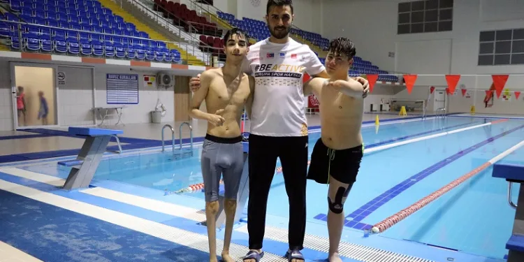 Milli takım kampına davet edilen paralimpik sporcular, şampiyonluk için kulaç atıyor