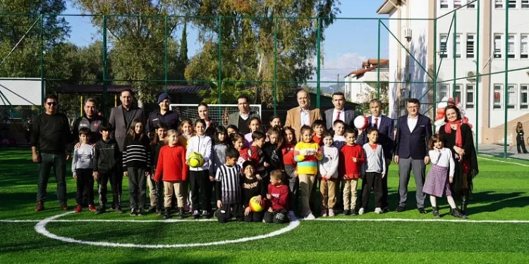 Ortaca’da halı sahalar açılıyor