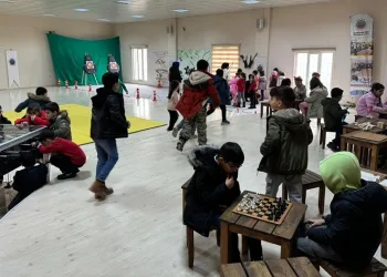 Siirt’te öğrenciler belediyenin spor tesisinde eğlenceli vakit geçiriyor